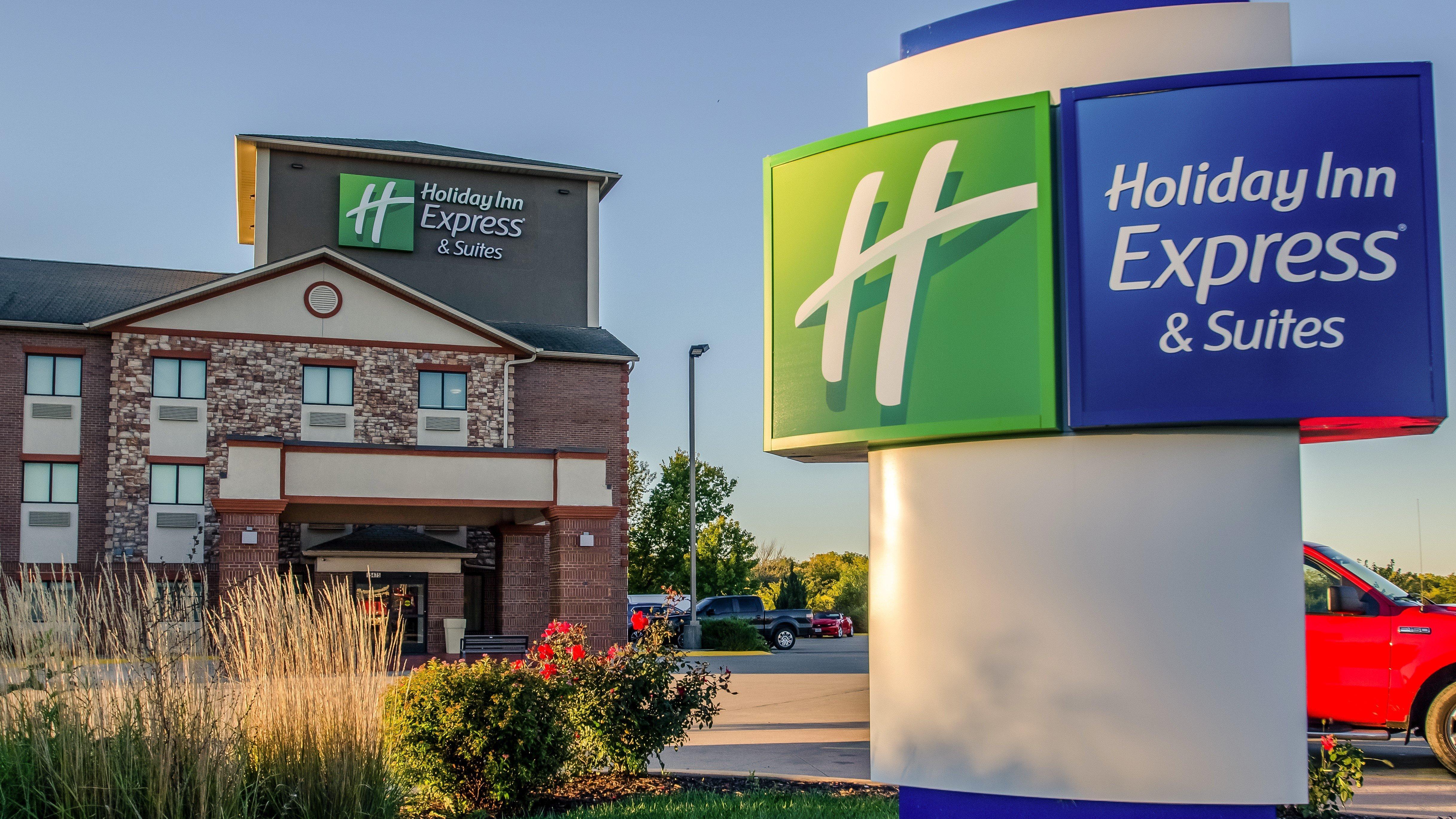 Holiday Inn Express & Suites - Olathe South By Ihg Exterior photo