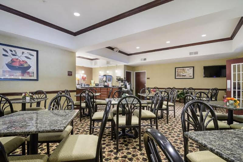 Holiday Inn Express & Suites - Olathe South By Ihg Exterior photo